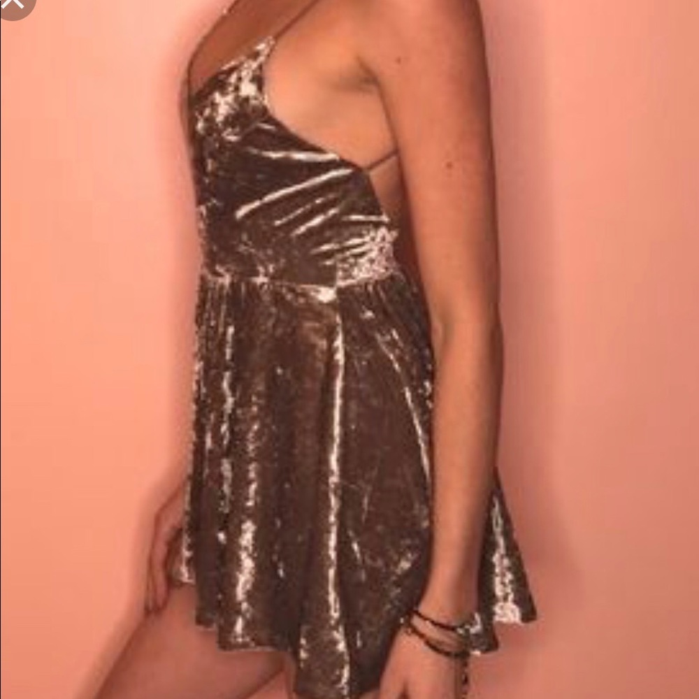Silence & Noise Crushed Velvet Romper - Picture 2 of 8